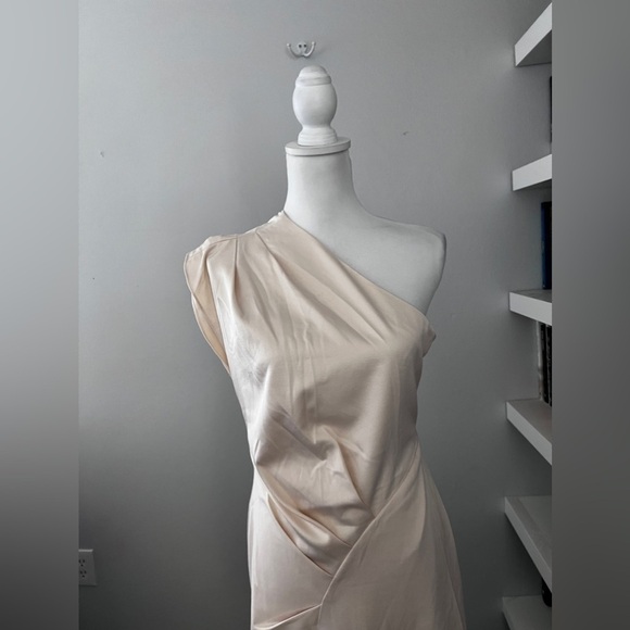 Elliatt Anthropologie One Shoulder Mercury Ruched Mini Dress Pearl/Cream Sz Med - Picture 5 of 16